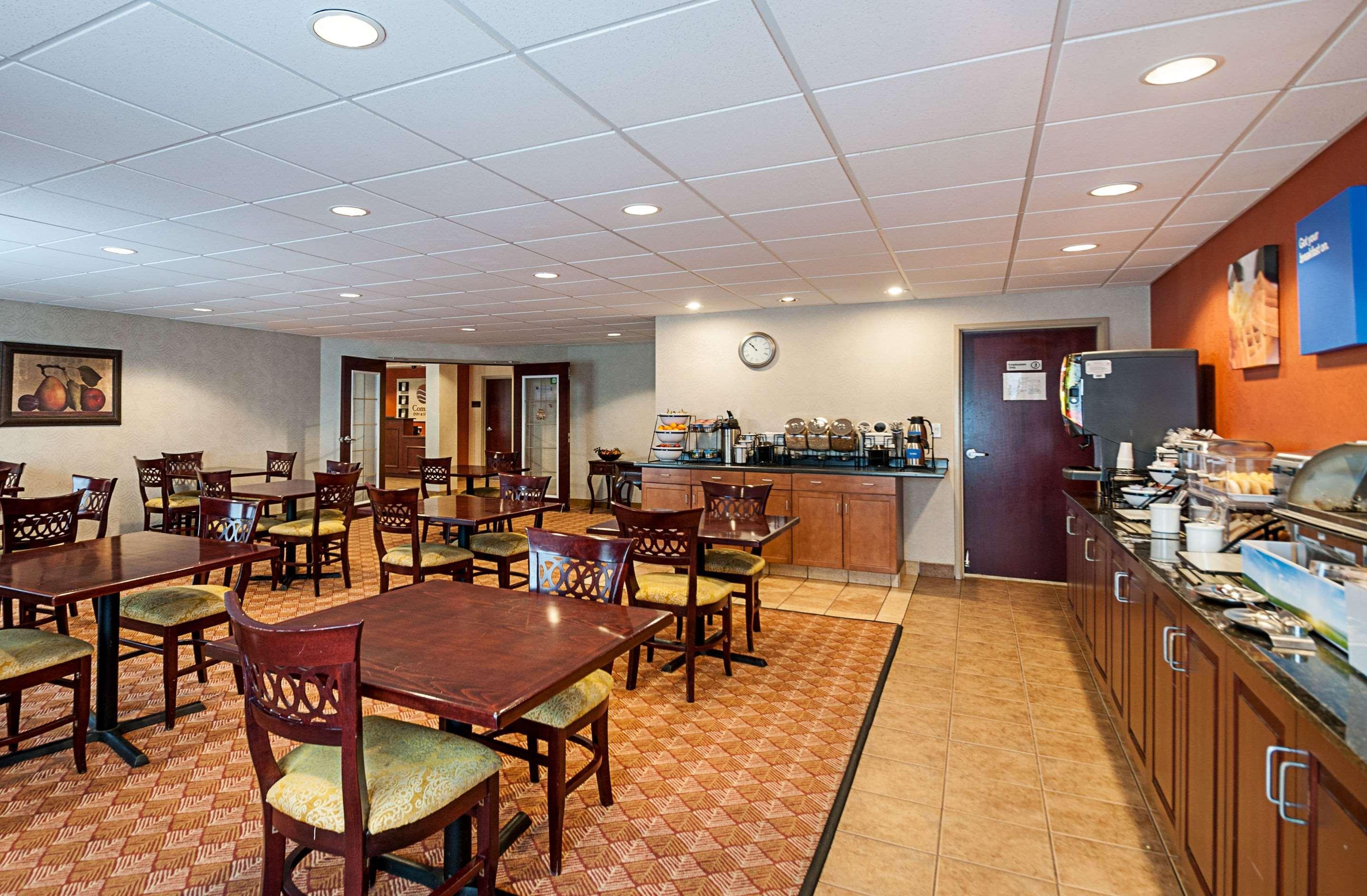 Comfort Inn & Suites Cambridge Exterior foto